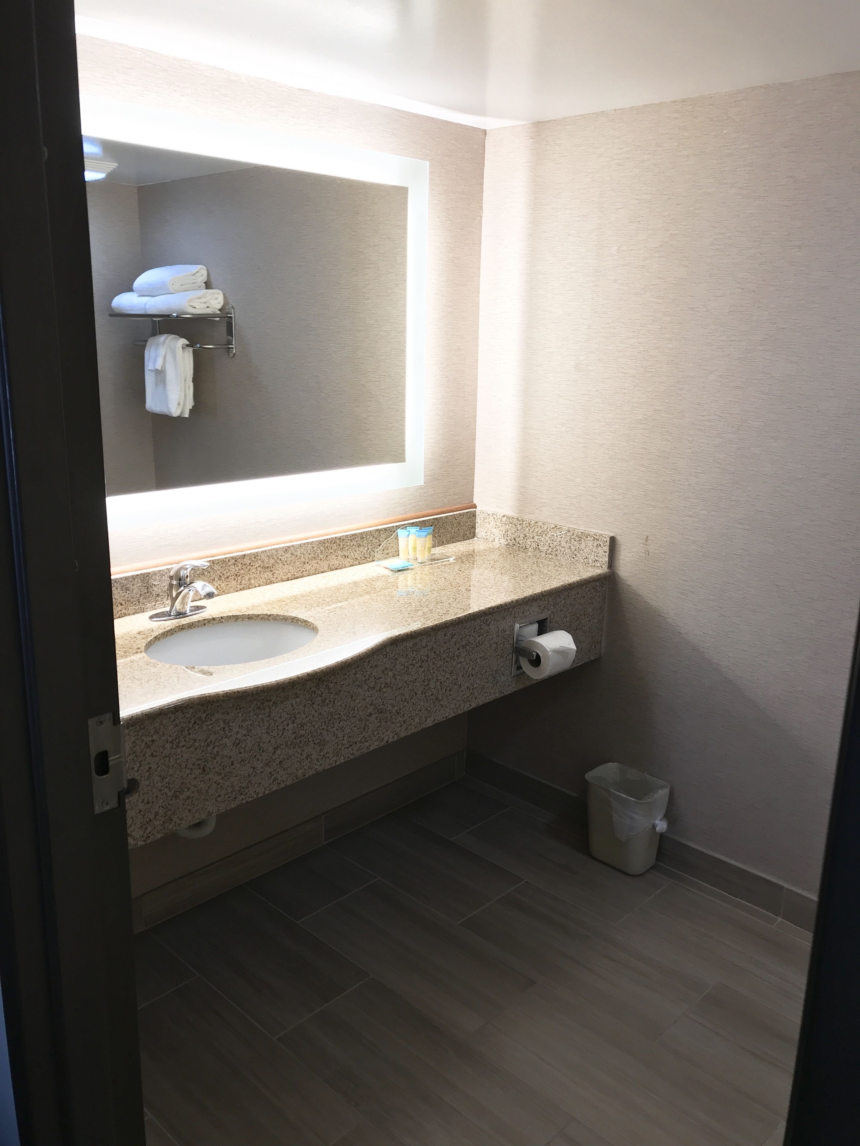 studio suite, 1 king bed, non smoking | bathroom sink