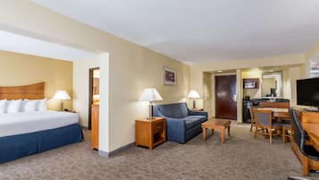 Studio Suite, 1 King Bed, Non Smoking | Hypo-allergenic bedding, in-room safe, laptop workspace, blackout drapes