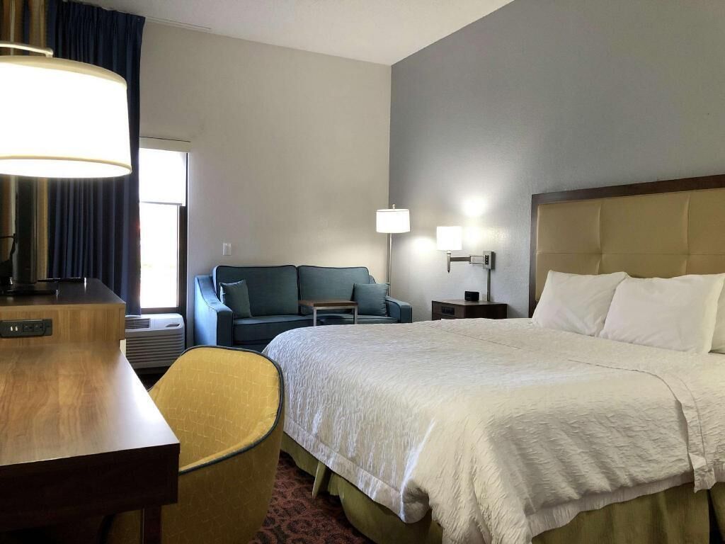 Desk, laptop workspace, iron/ironing board, free WiFi