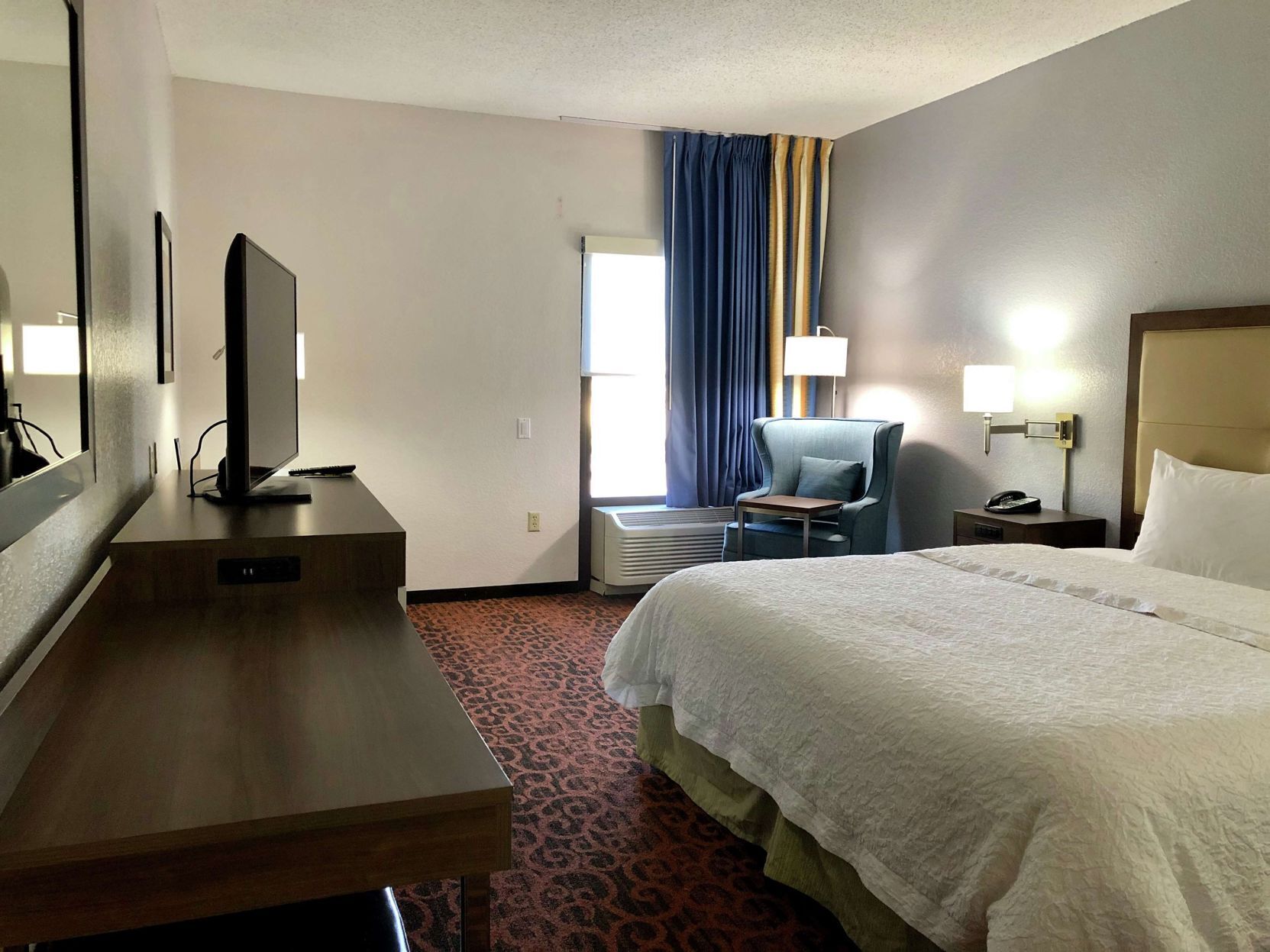 Desk, laptop workspace, iron/ironing board, free WiFi