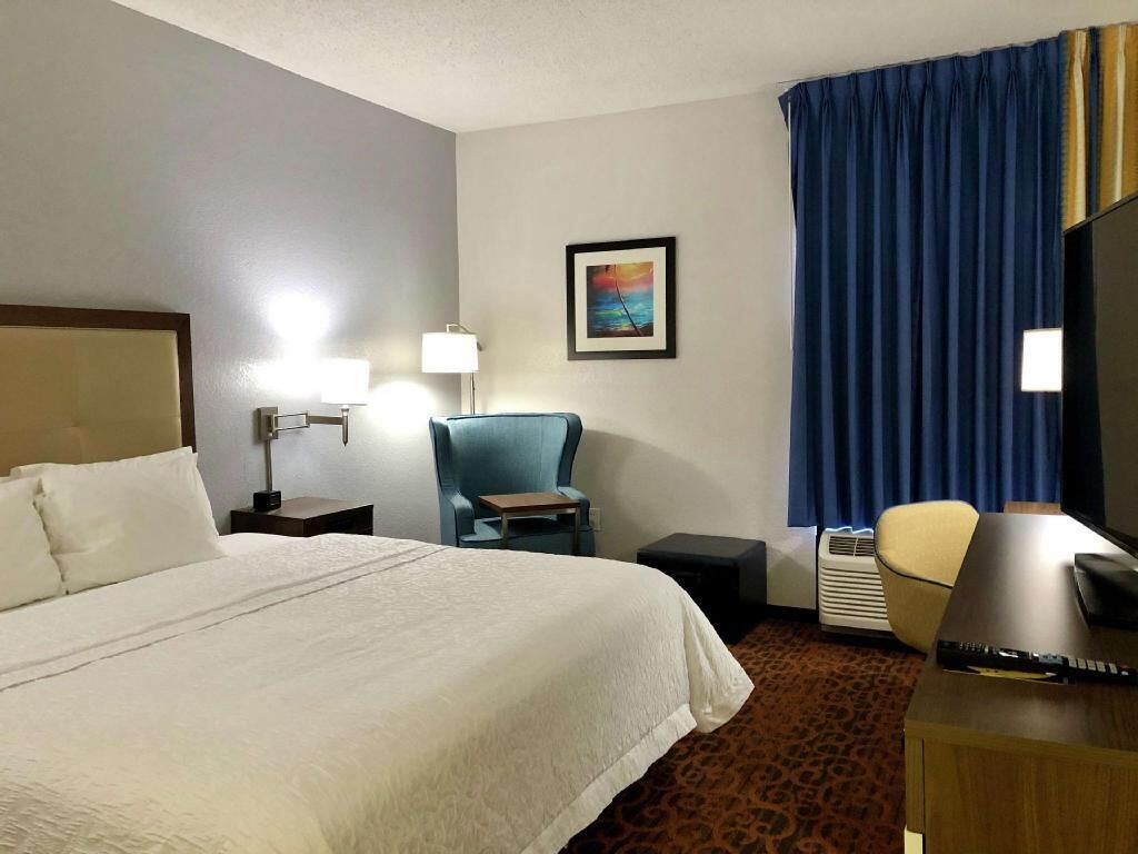 Desk, laptop workspace, iron/ironing board, free WiFi