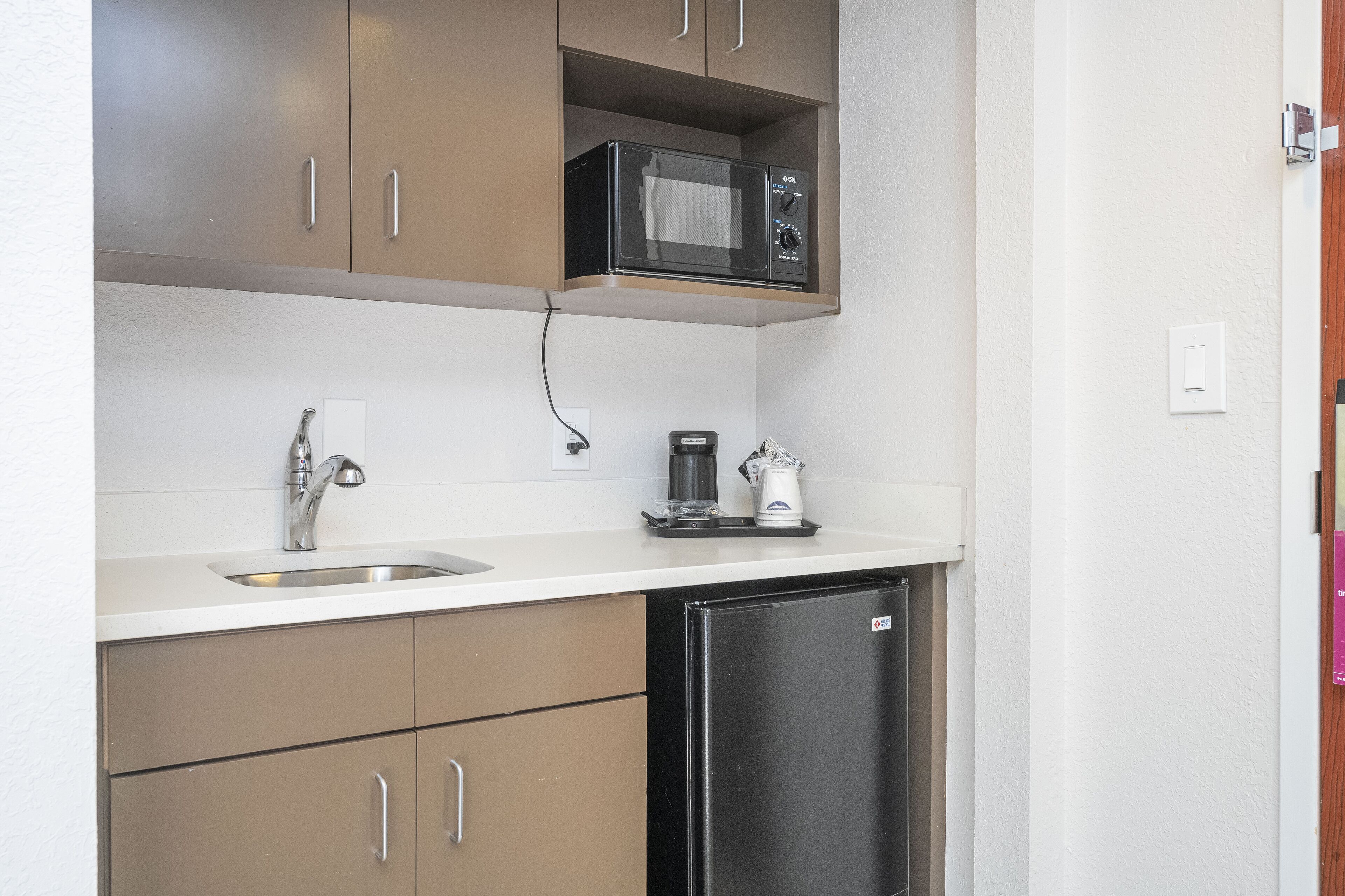 desk, laptop workspace, iron/ironing board, free wifi