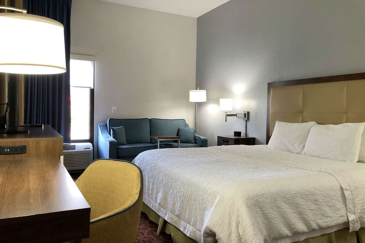 Desk, laptop workspace, iron/ironing board, free WiFi