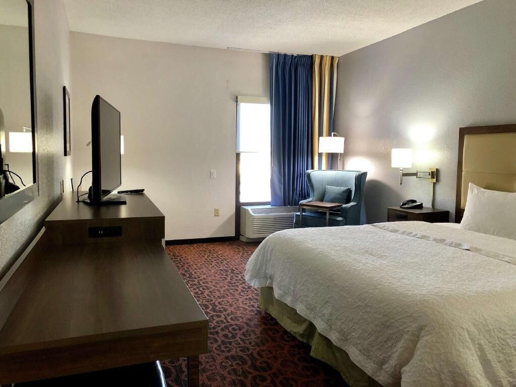 Desk, laptop workspace, iron/ironing board, free WiFi