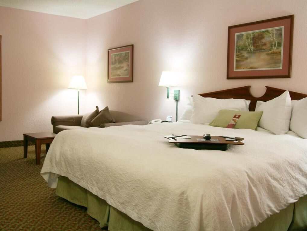 Desk, laptop workspace, iron/ironing board, free WiFi