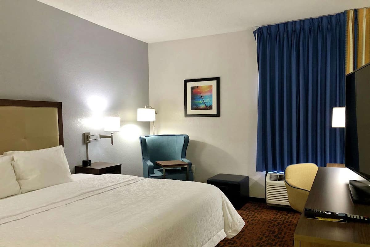 Desk, laptop workspace, iron/ironing board, free WiFi