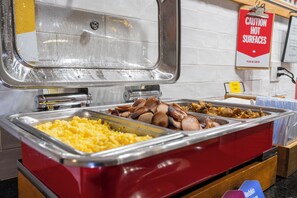 Café da manhã com buffet grátis todos os dias