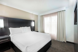 1 bedroom, in-room safe, desk, iron/ironing board