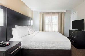Suite, 1 Bedroom, Non Smoking | 1 bedroom, in-room safe, desk, iron/ironing board