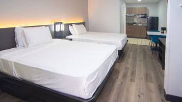 Bügeleisen/Bügelbrett, kostenloses WLAN, Bettwäsche, Wecker