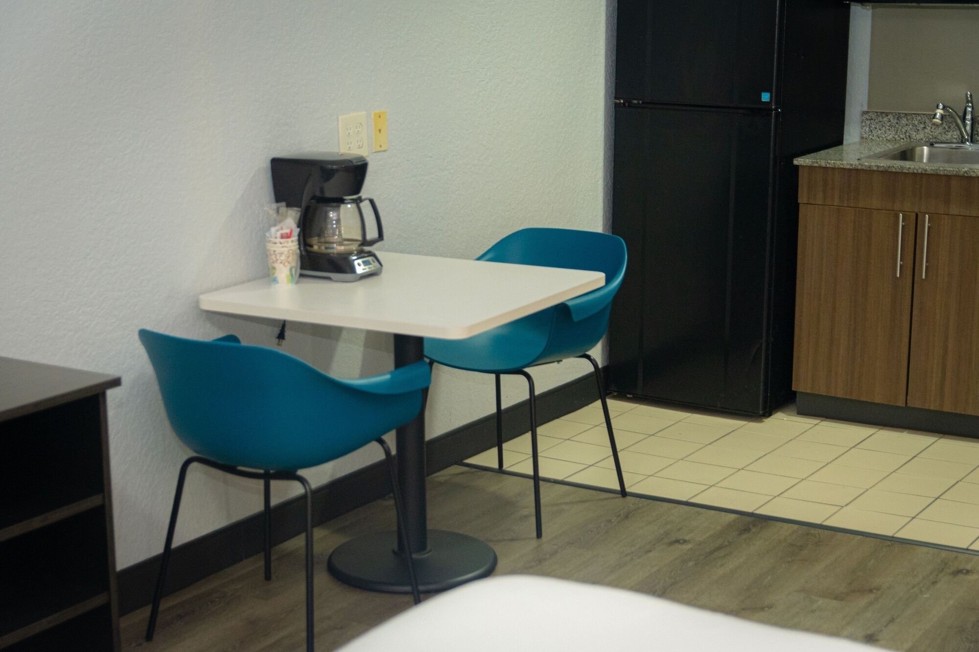 Full-size fridge, microwave, stovetop, coffee/tea maker