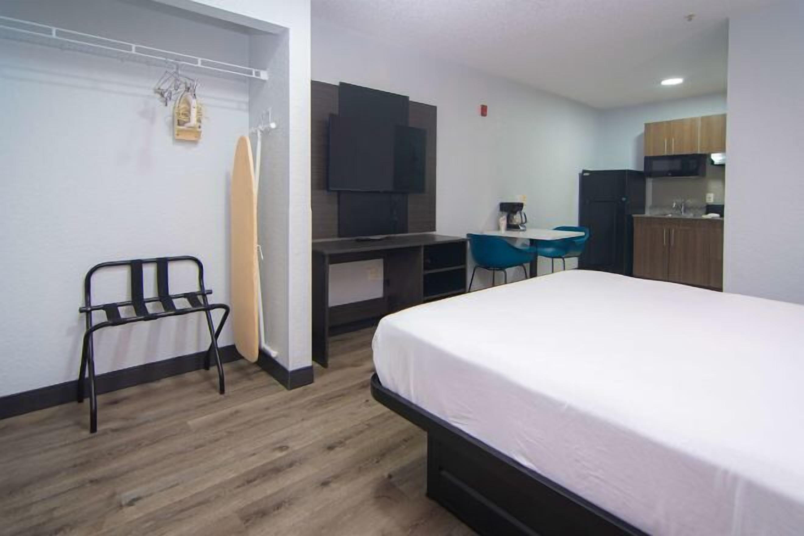 Iron/ironing board, free WiFi, bed sheets, alarm clocks