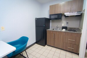 Full-size fridge, microwave, stovetop, coffee/tea maker