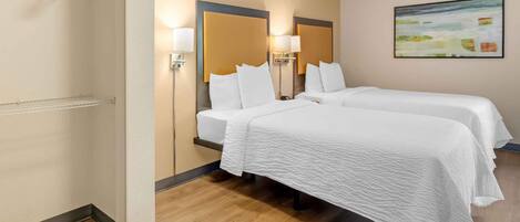 Deluxe Studio, Multiple Beds, Non Smoking