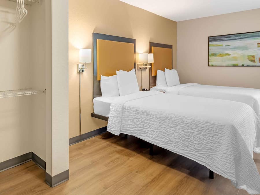 Deluxe Studio, Multiple Beds, Non Smoking | Desk, iron/ironing board, free WiFi, bed sheets