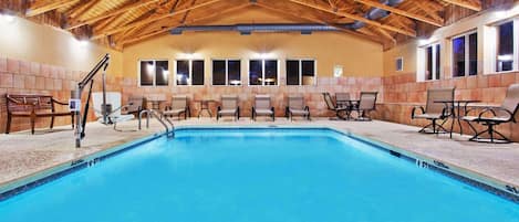 Una piscina cubierta