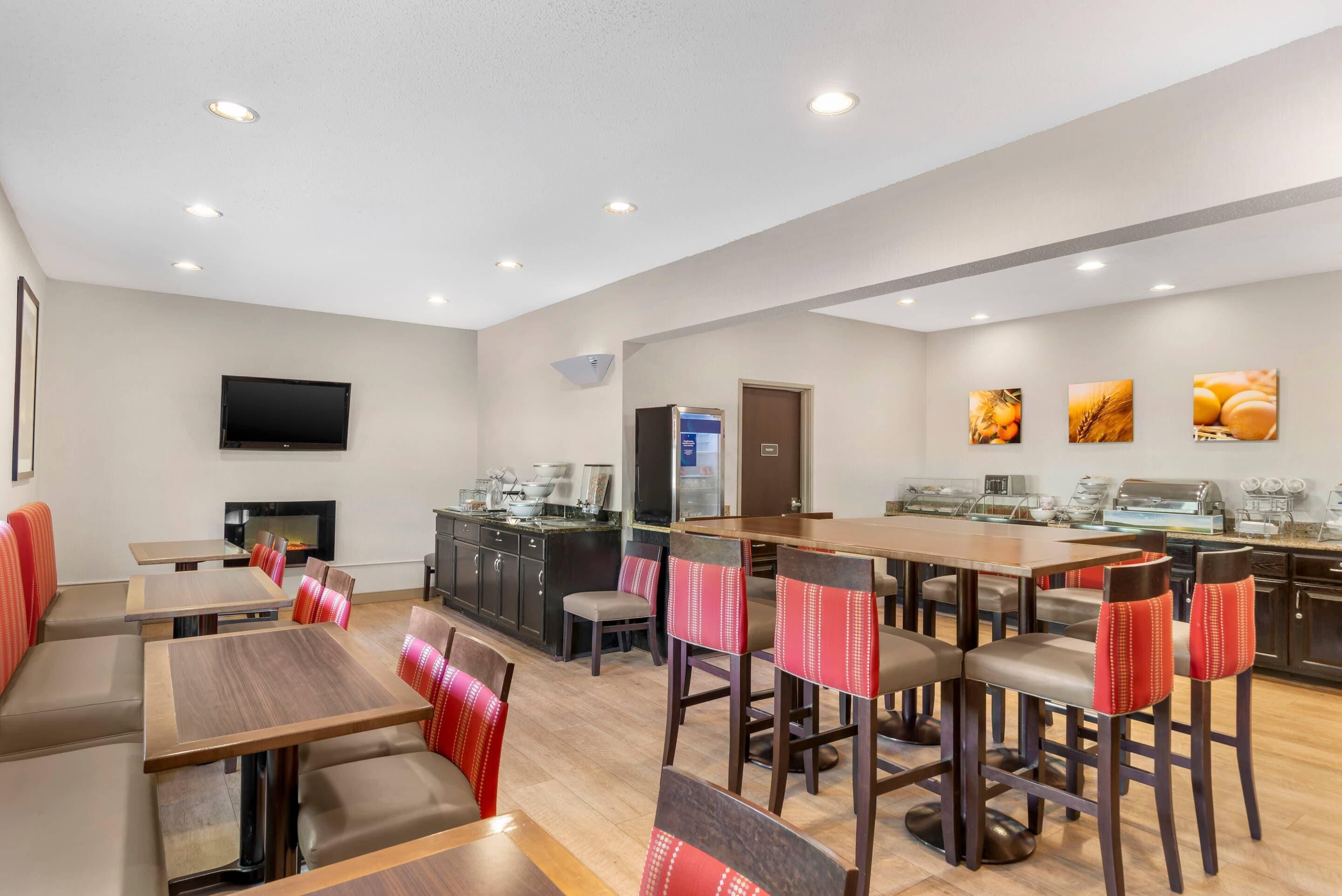 Free daily buffet breakfast 