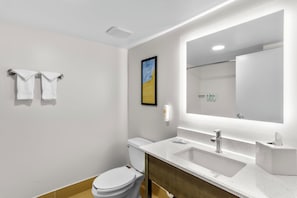 Combined shower/tub, deep soaking tub, designer toiletries, hair dryer