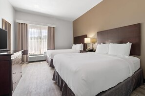 Suite, 2 camas Queen size, para no fumadores | Escritorio, cortinas blackout y tabla de planchar con plancha 