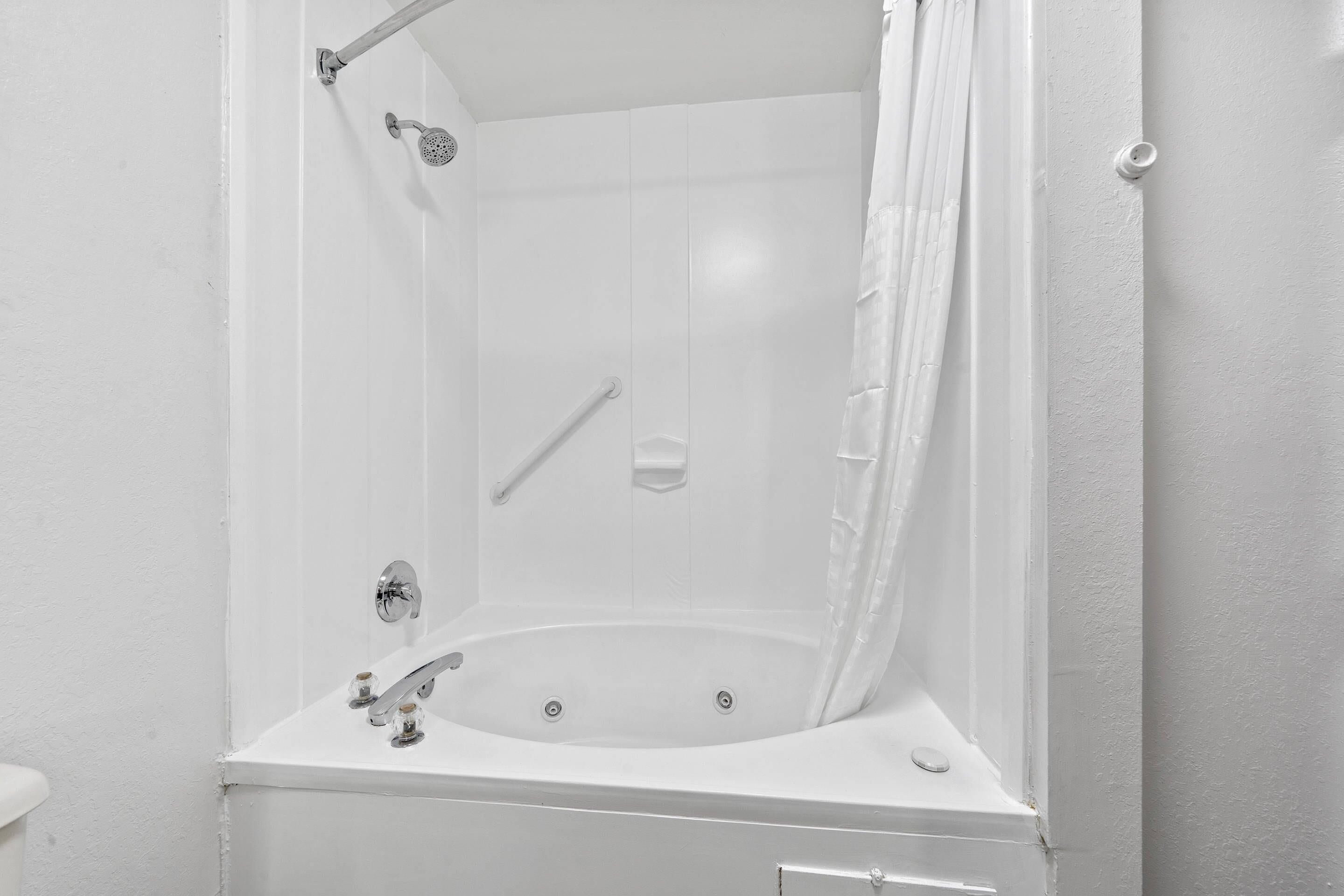 suite, 1 king bed, accessible, non smoking | desk, blackout curtains, iron/ironing board, free wifi