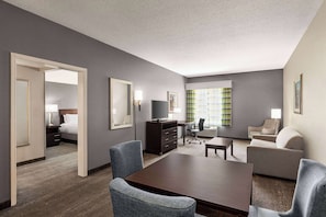 Studio suite, 1 kingsize bed, niet-roken | Een bureau, een laptopwerkplek, verduisterende gordijnen