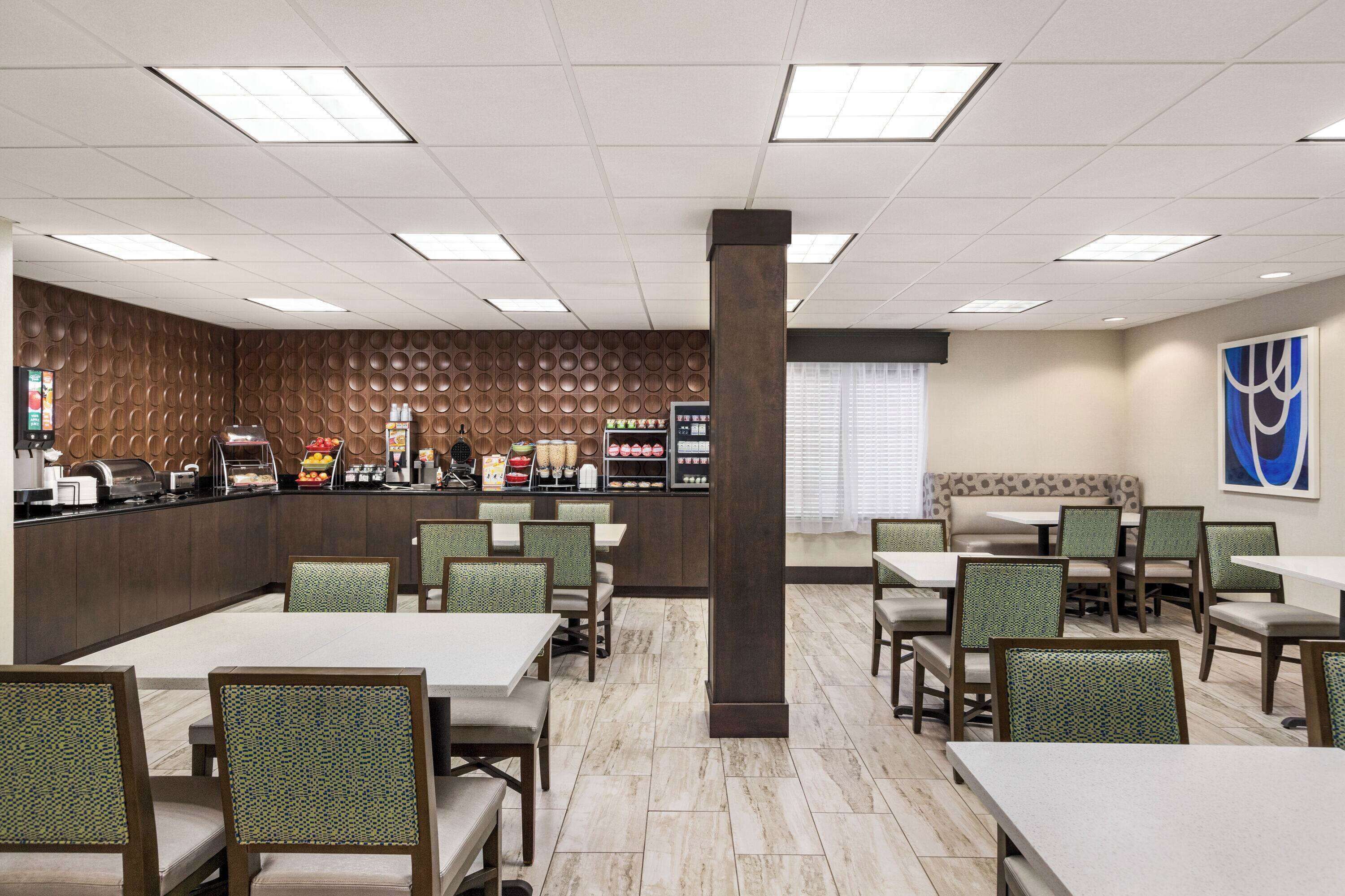 free daily full breakfast