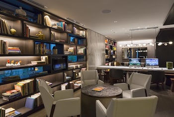 Bar (on property) at Hyatt Centric Chicago Magnificent Mile