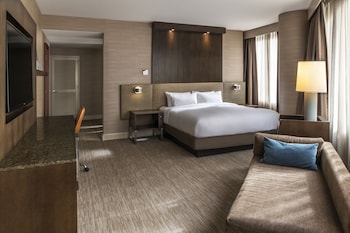 Deluxe Room, 1 King Bed with Sofa bed, Corner | Premium bedding, pillowtop beds, in-room safe, desk at Hyatt Centric Chicago Magnificent Mile