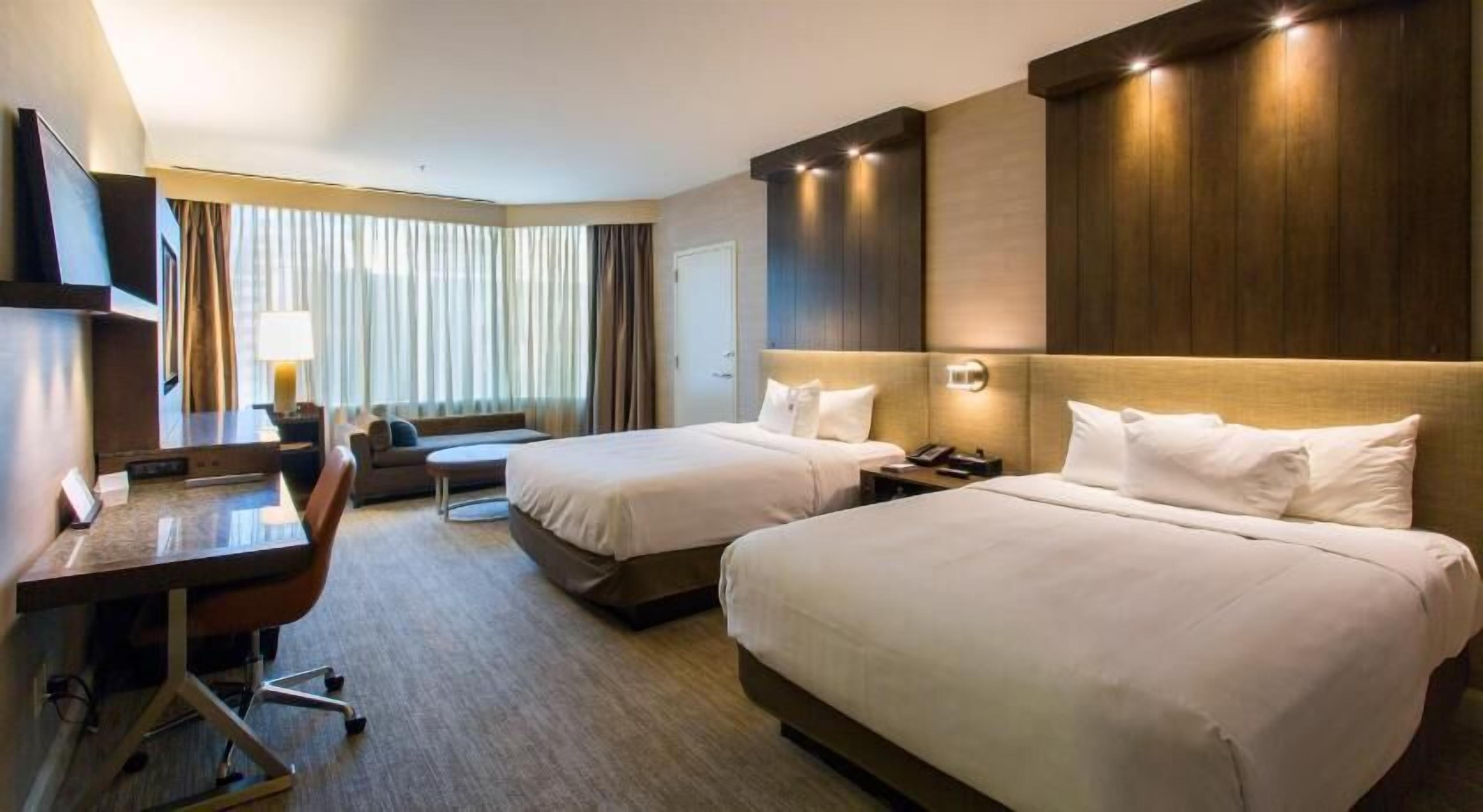 Hochwertige Bettwaren, Pillowtop-Betten, Zimmersafe, Schreibtisch