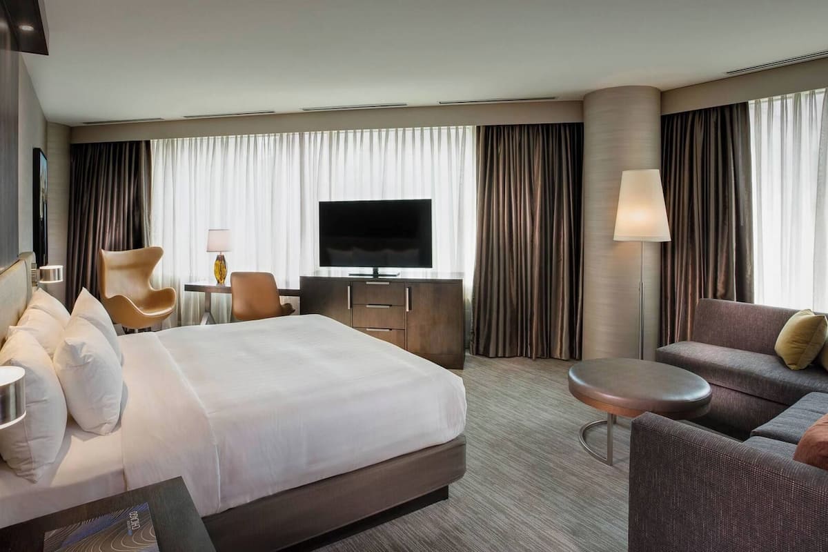 Ropa de cama de alta calidad y camas con pillow-top