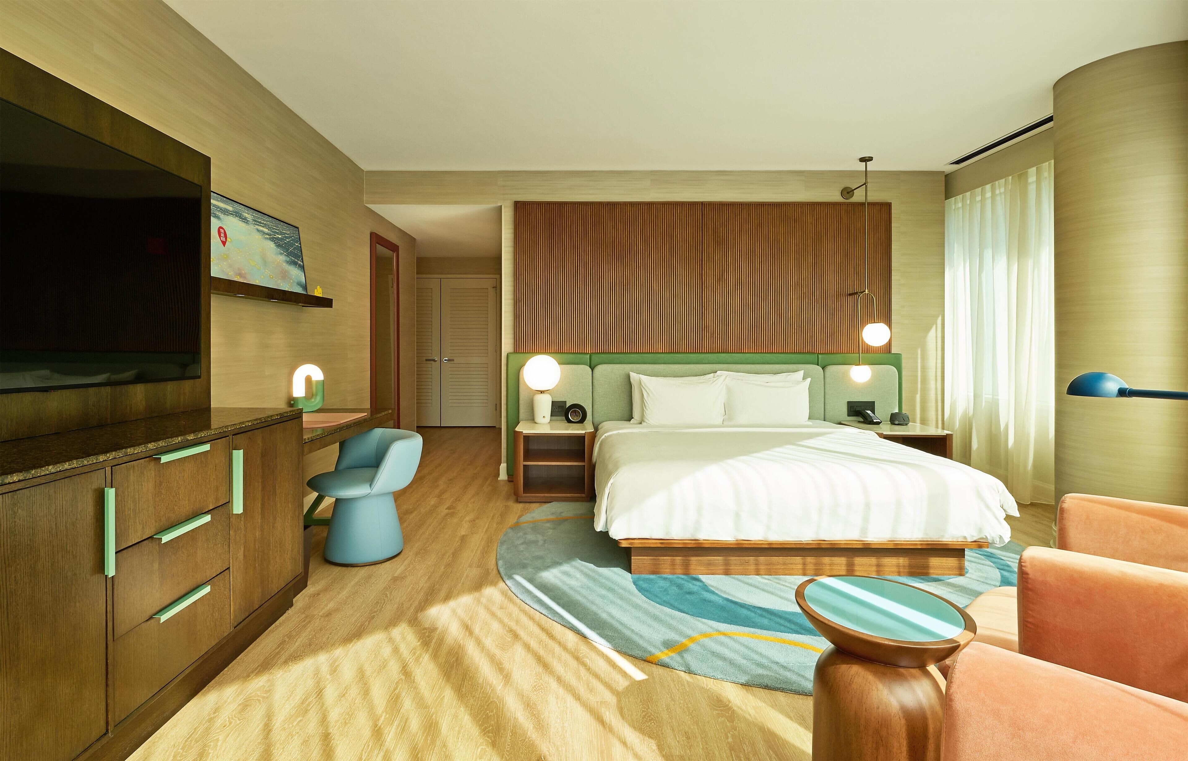 Habitación, 1 cama King size, en esquina | Ropa de cama de alta calidad y camas con pillow-top 