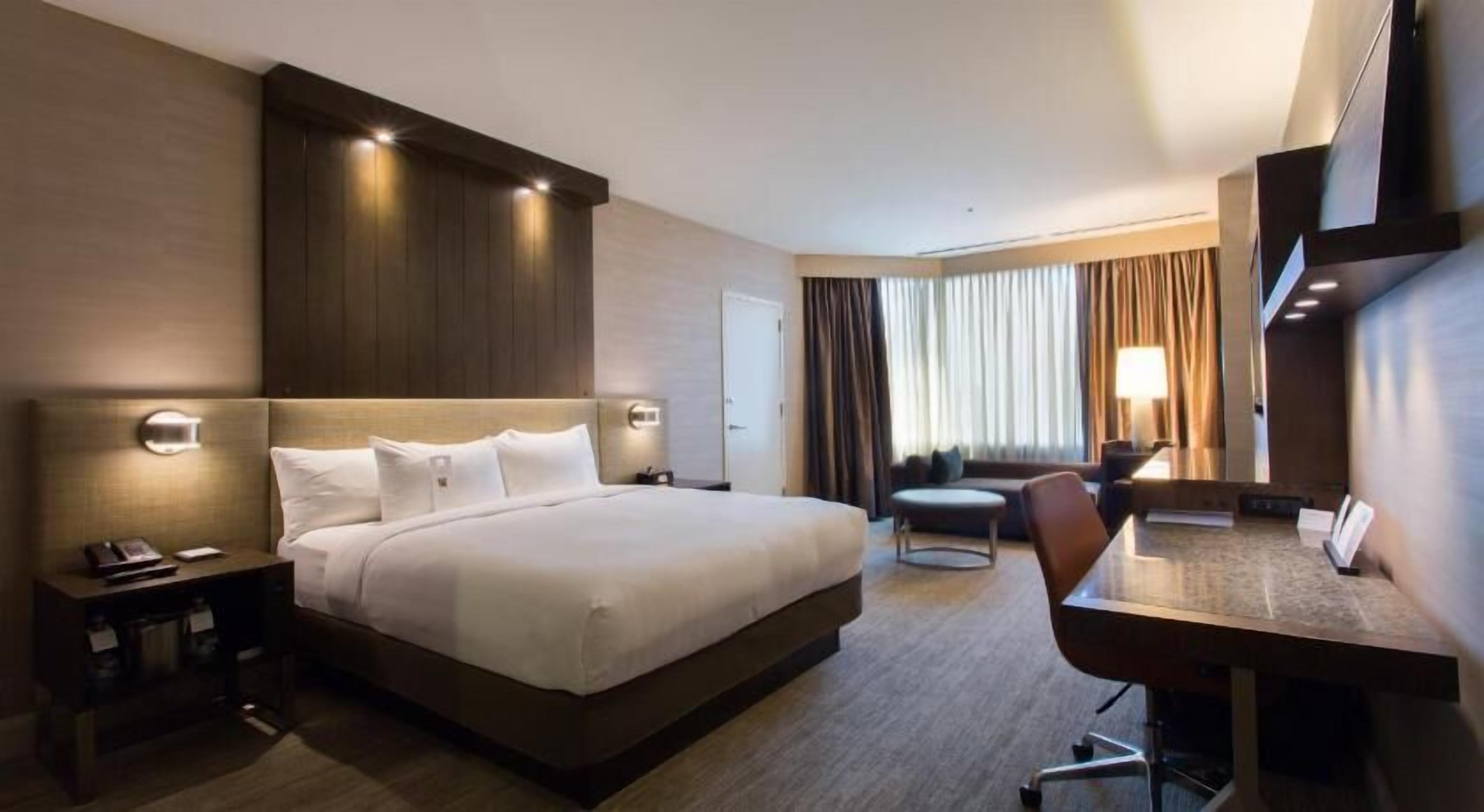 Hochwertige Bettwaren, Pillowtop-Betten, Zimmersafe, Schreibtisch