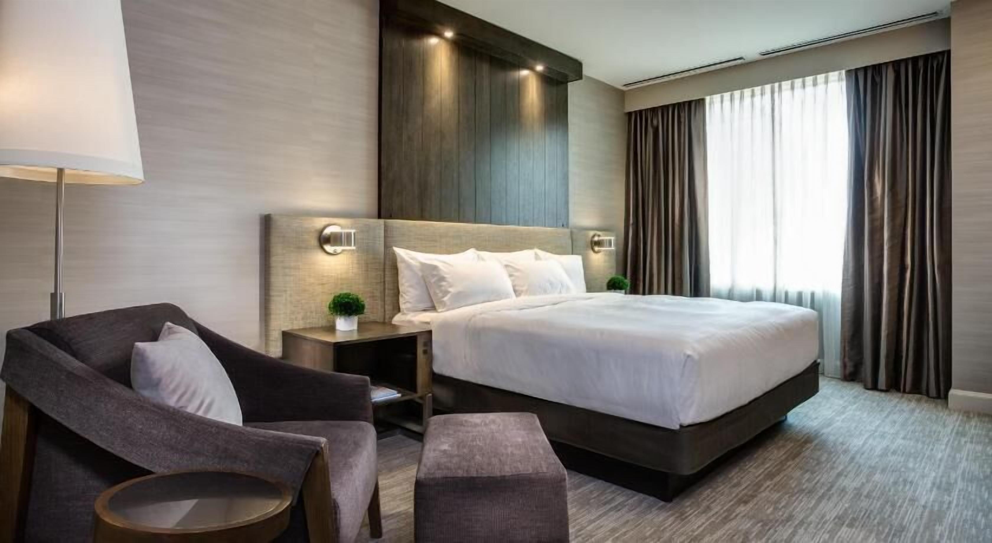 Hochwertige Bettwaren, Pillowtop-Betten, Zimmersafe, Schreibtisch