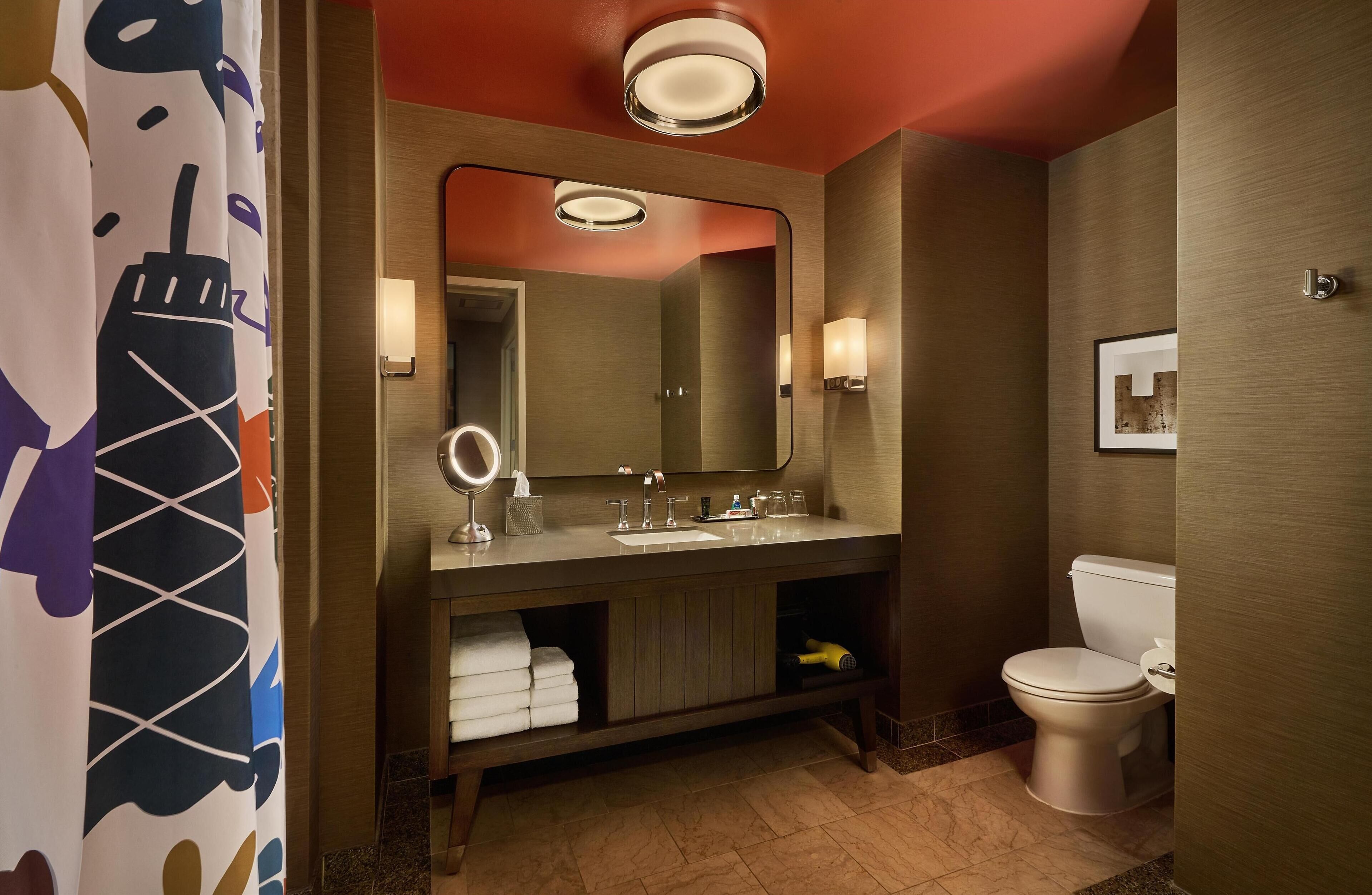 suite, 1 bedroom | bathroom | shower, designer toiletries, hair dryer, bathrobes