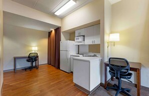 Estudio, 1 cama de matrimonio grande, no fumadores | Escritorio, wifi gratis, ropa de cama