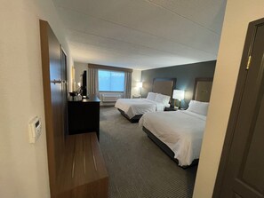 Premium bedding, in-room safe, desk, iron/ironing board - Holiday Inn Chicago Northwest-Elgin by IHG (Elgin)