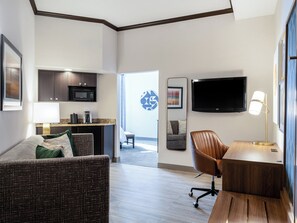 Premium bedding, in-room safe, desk, iron/ironing board - Holiday Inn Chicago Northwest-Elgin by IHG (Elgin)