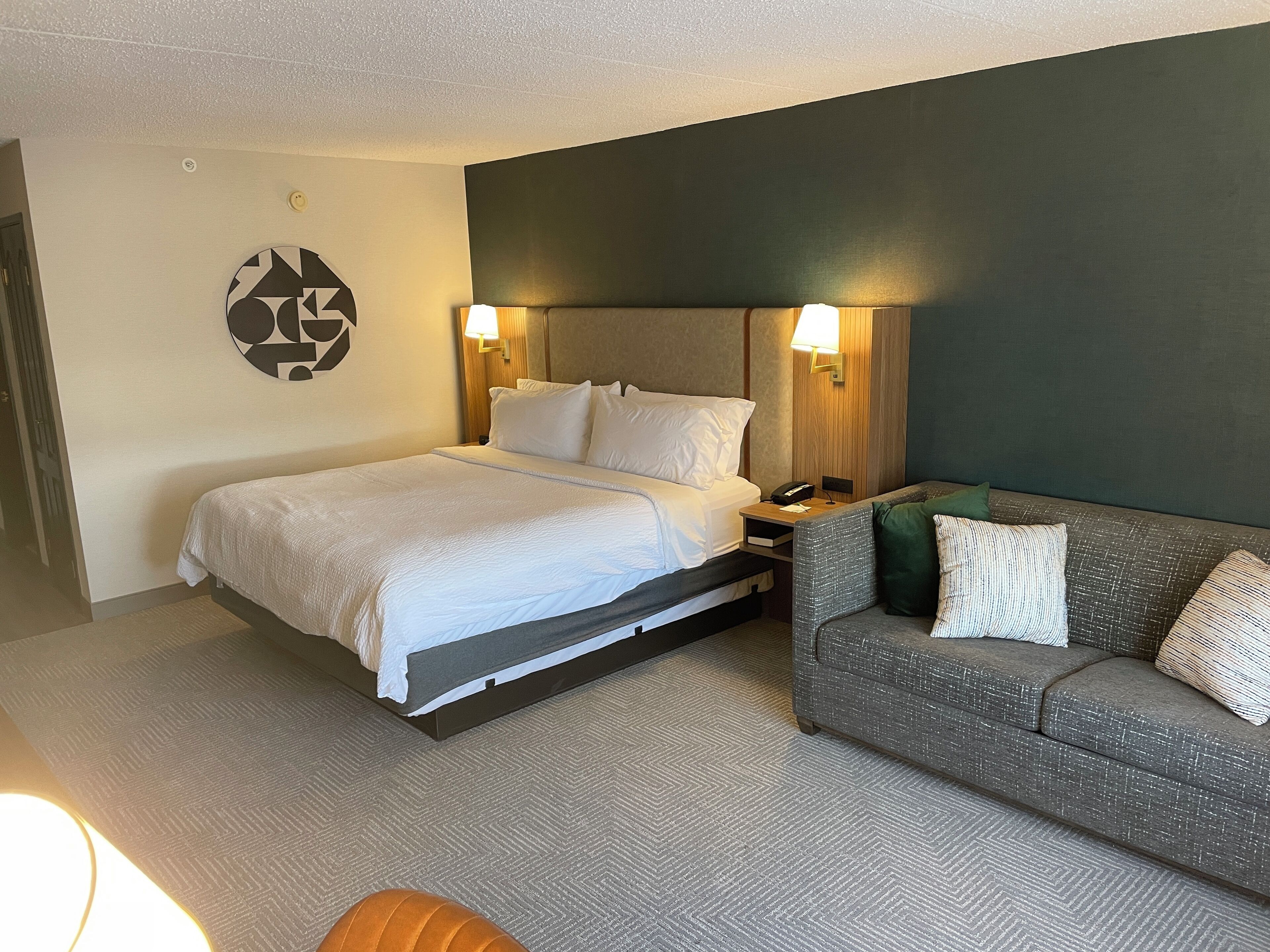 standard room, 1 king bed with sofa bed, accessible bathtub (mobility) | 1 bedroom, premium bedding, in-room safe, desk