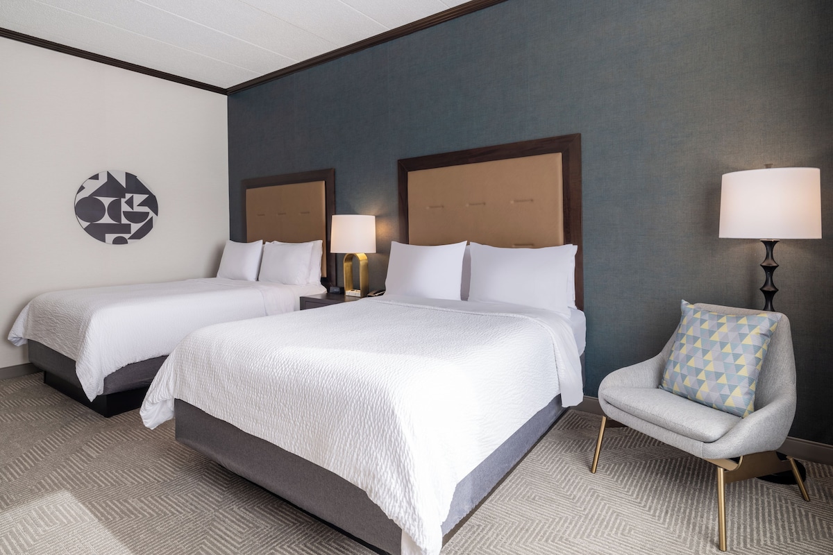 Premium bedding, in-room safe, desk, iron/ironing board
