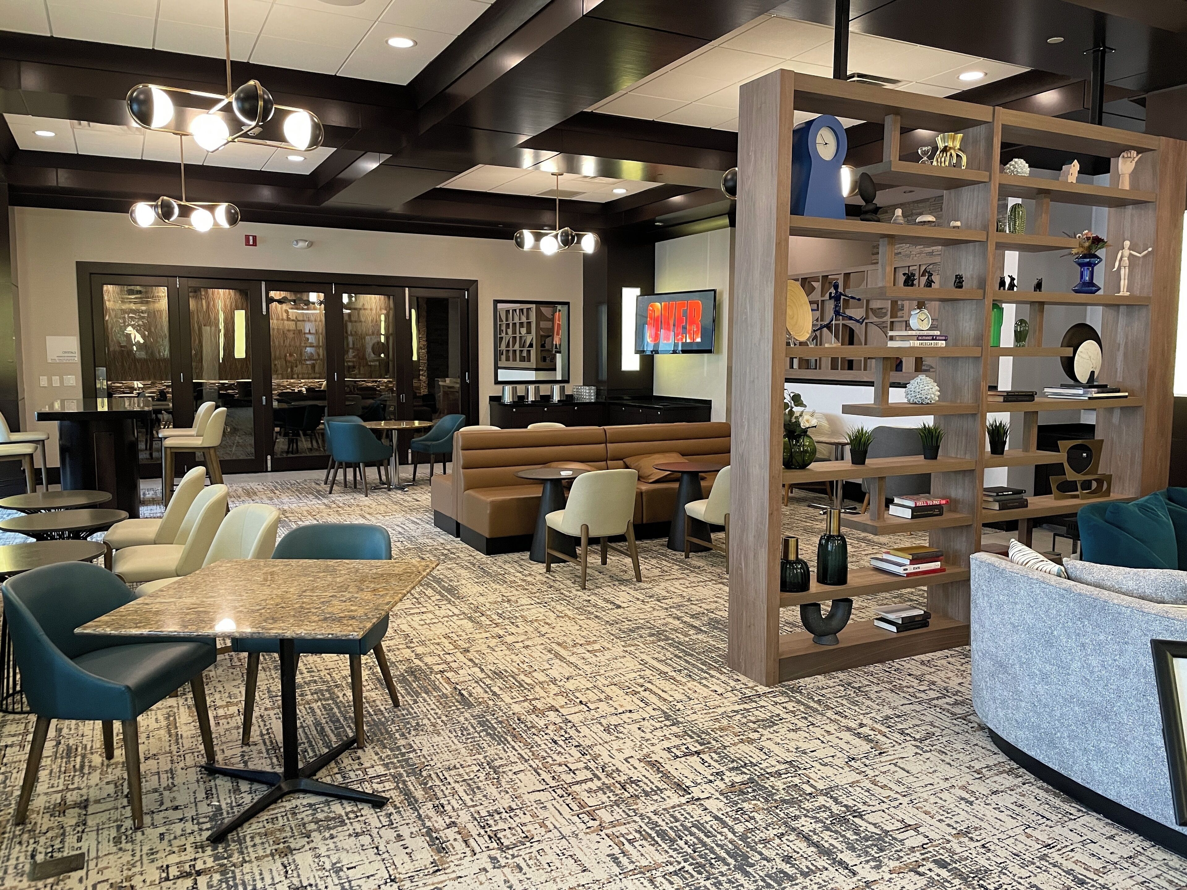 2 restaurants, breakfast, lunch, dinner served; american cuisine