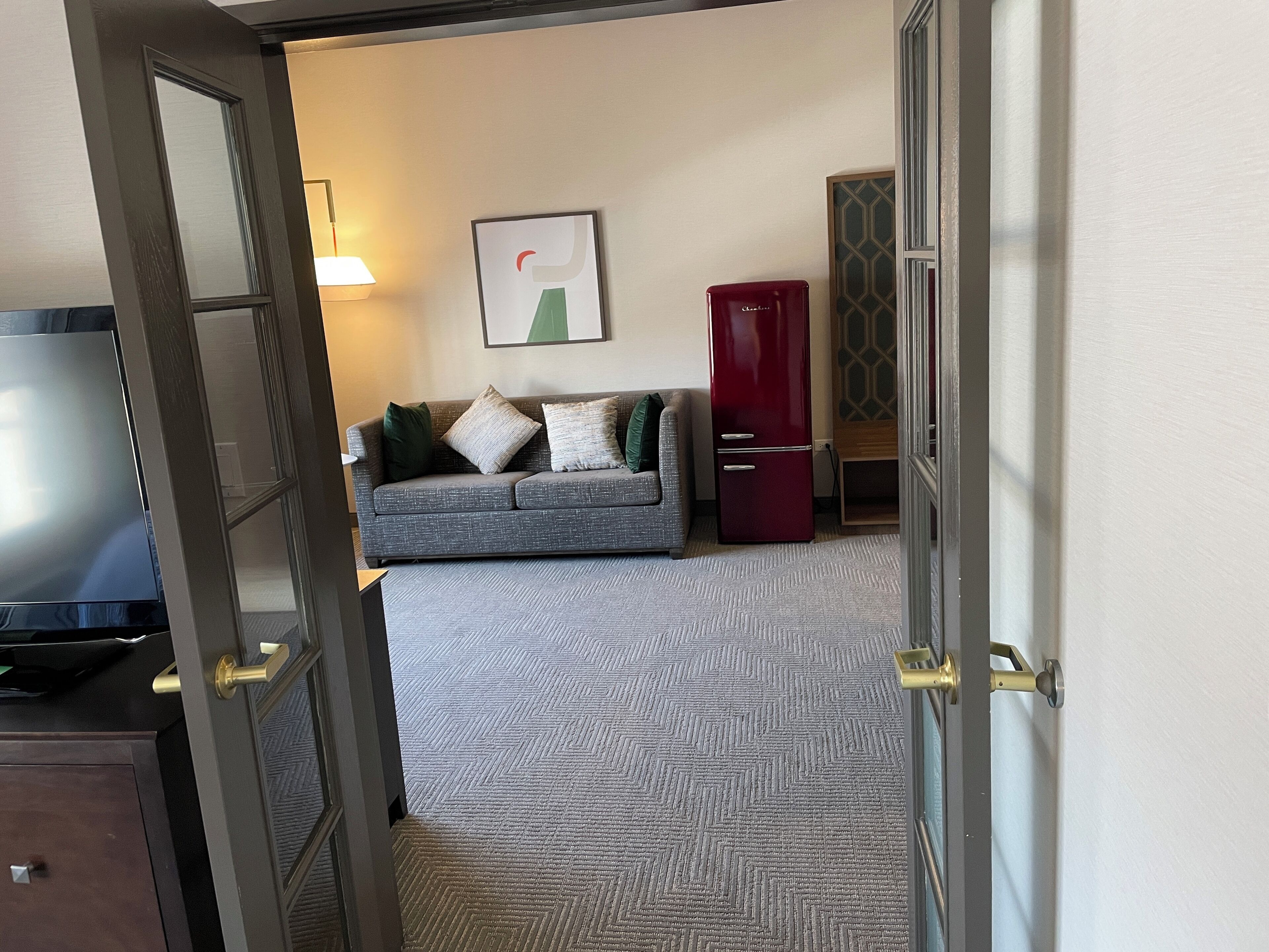 flat-screen tv, pay films