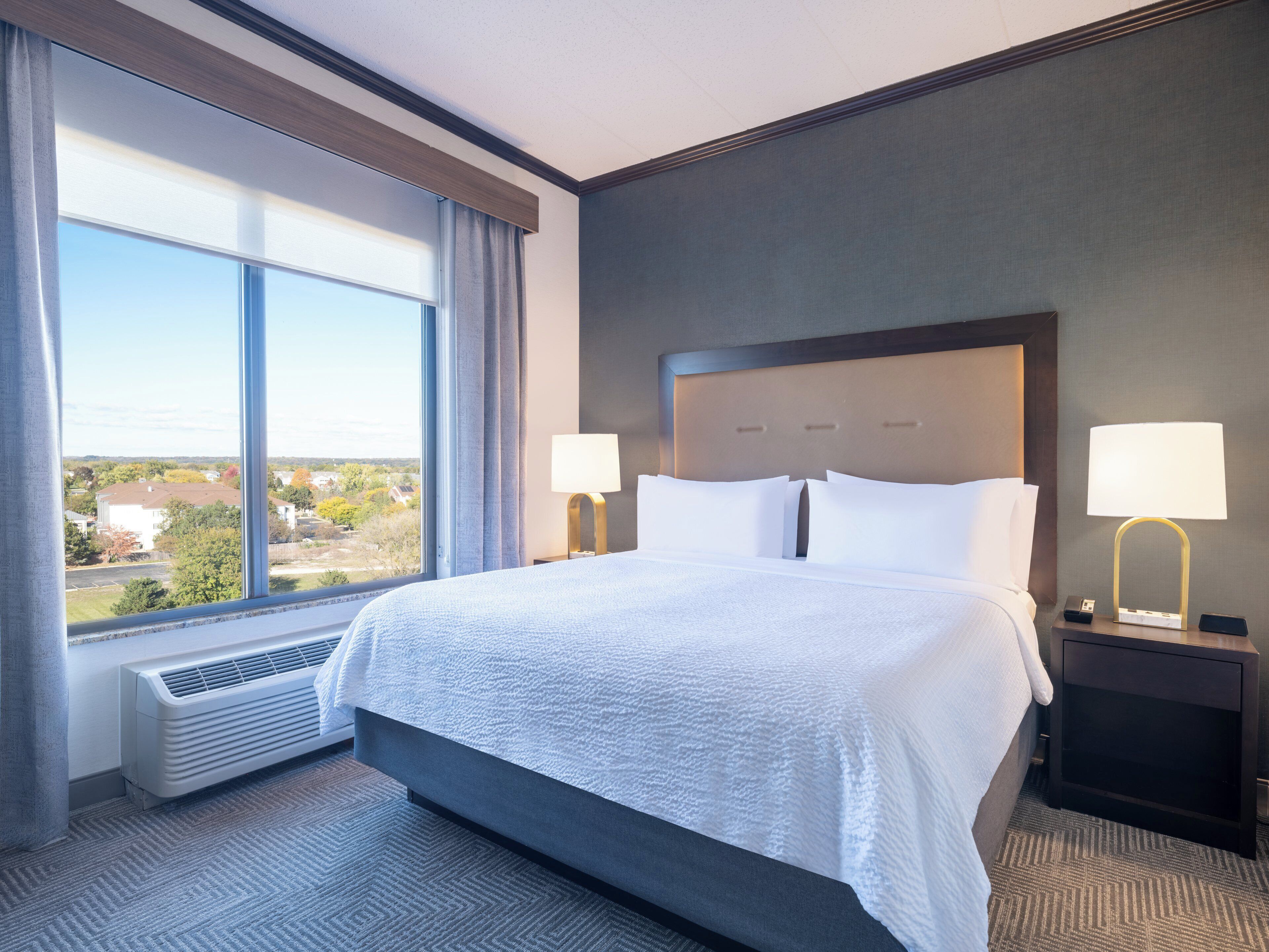 Hochwertige Bettwaren, Zimmersafe, Schreibtisch, Bügeleisen/Bügelbrett