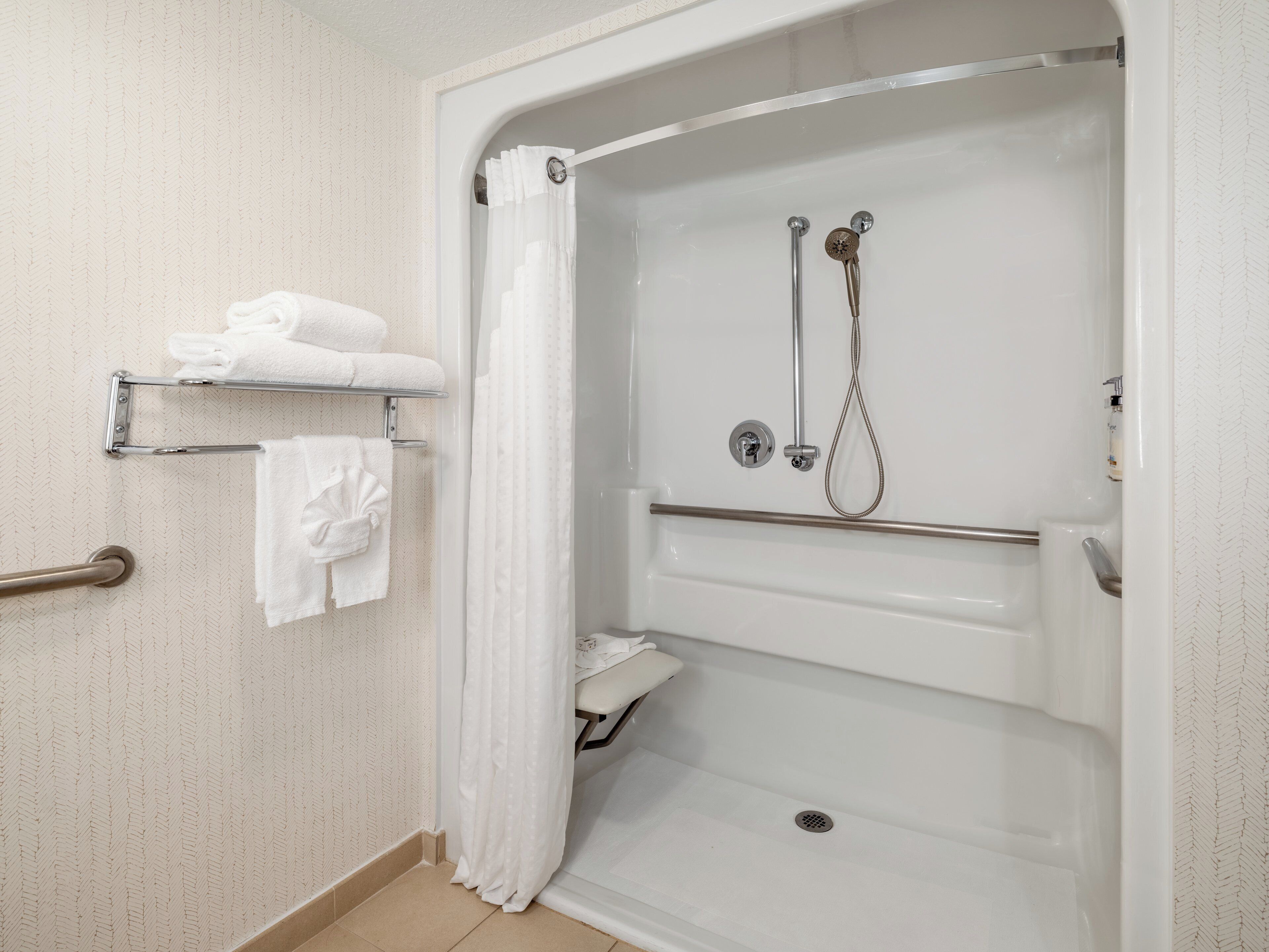 Hochwertige Bettwaren, Zimmersafe, Schreibtisch, Bügeleisen/Bügelbrett