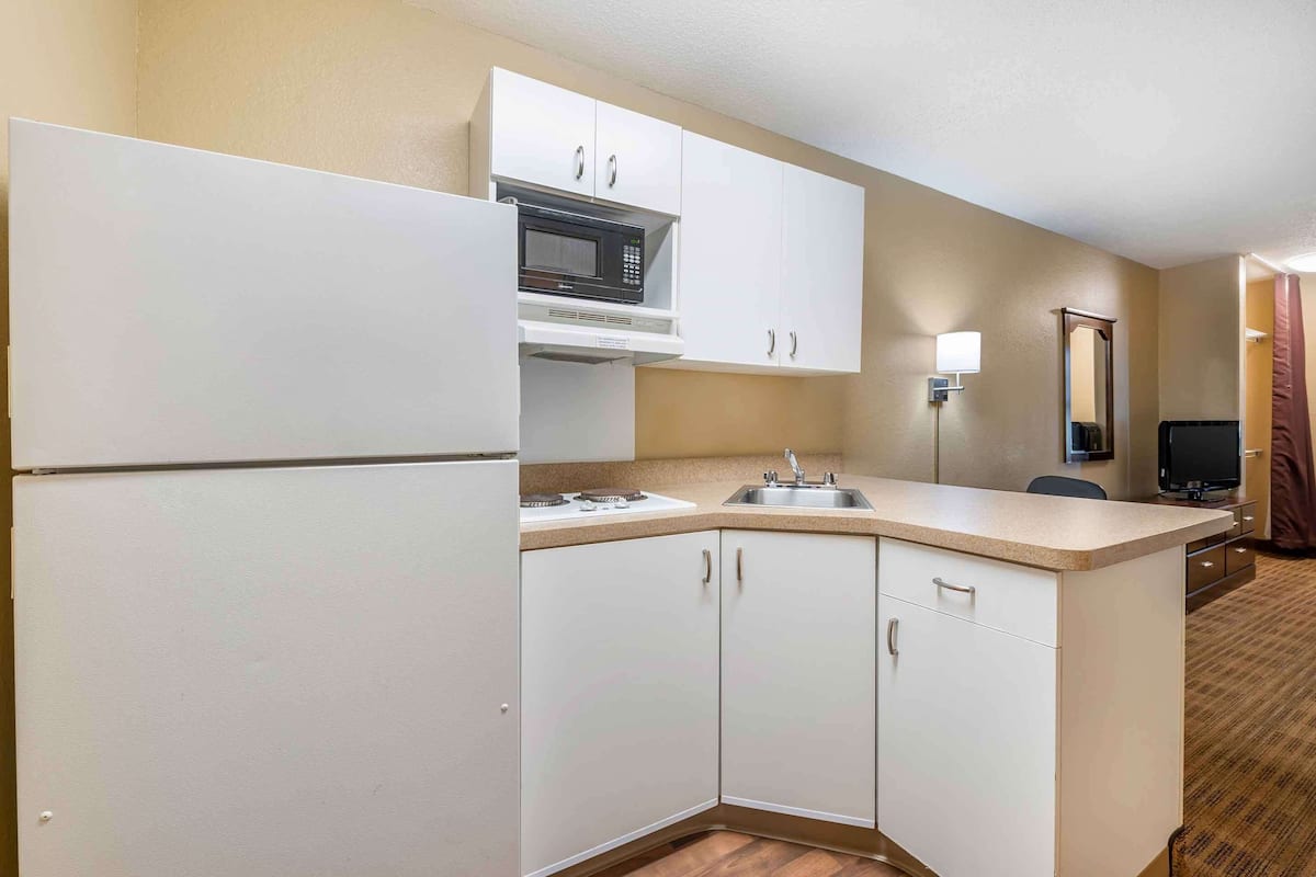 studio, 2 double beds, non smoking | private kitchen | fridge, microwave, stovetop, coffee/tea maker