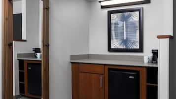 Literie de qualité supérieure, bureau, rideaux occultants