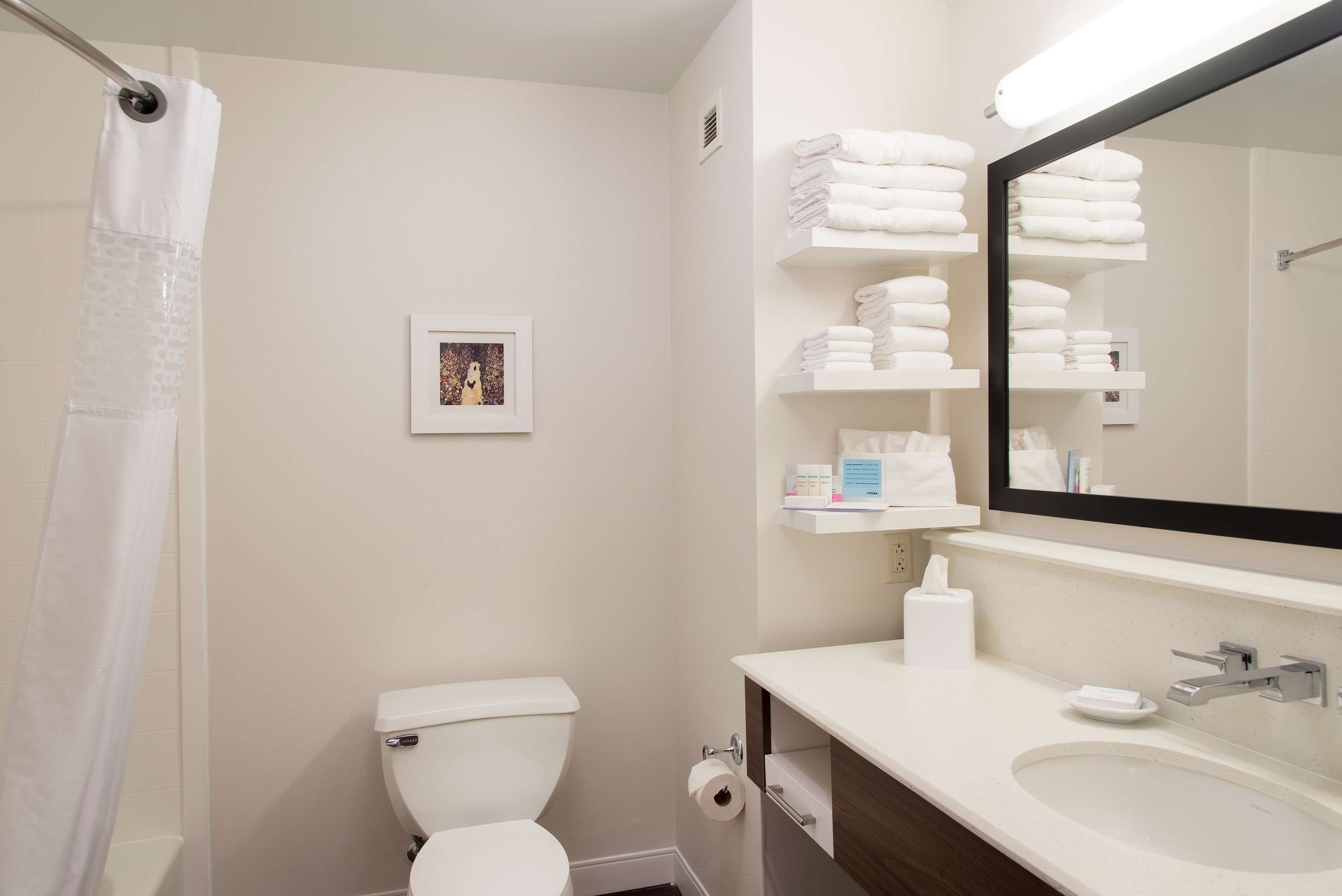 standard room | bathroom | combined shower/bathtub, hair dryer, towels
