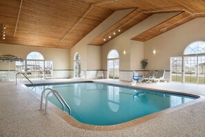 Indoor pool, sun loungers