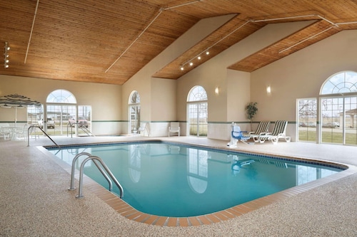 Country Inn & Suites by Radisson, Grinnell, IA