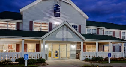 Country Inn & Suites by Radisson, Grinnell, IA