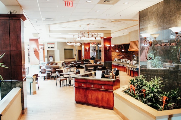 Petit déjeuner buffet (12.00 USD par personne)